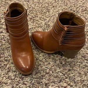 Mata rust colored booties size 6